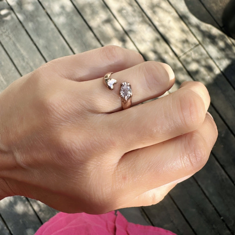Zlatý prsten s růžovým diamantem a srdcem - růžové zlato