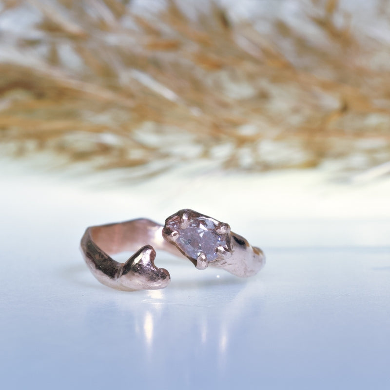 Zlatý prsten s růžovým diamantem a srdcem - růžové zlato