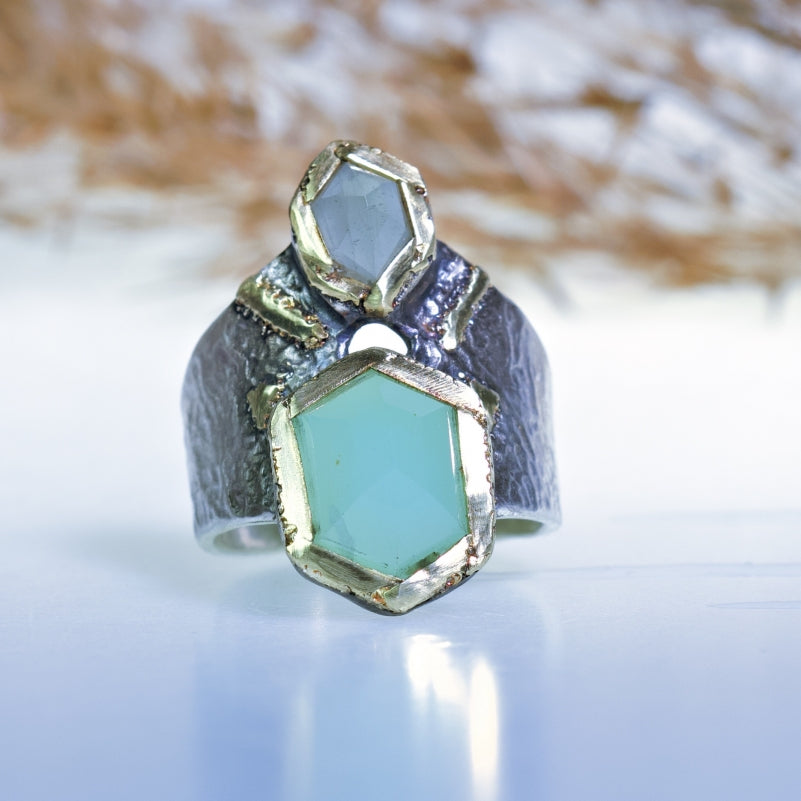 Široký prsten se dvěma chrysoprasy