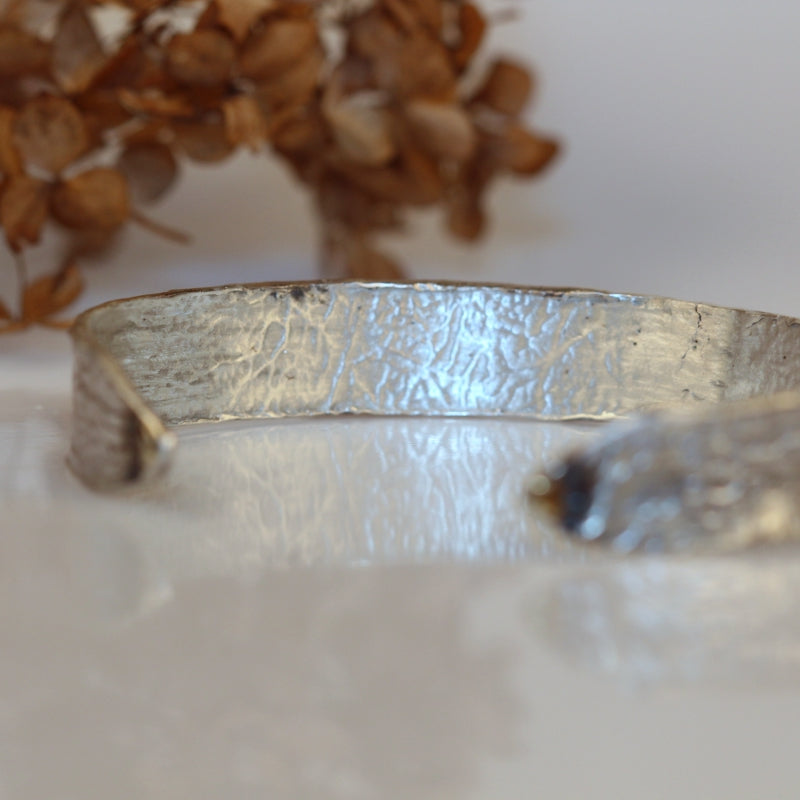Náramek Simply metals tenký se zlatými pruhy