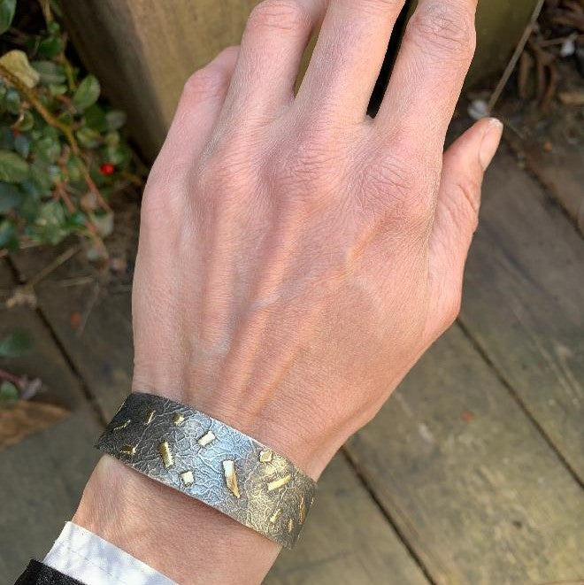 Náramek Simply metals se zlatými geometrickými tvary