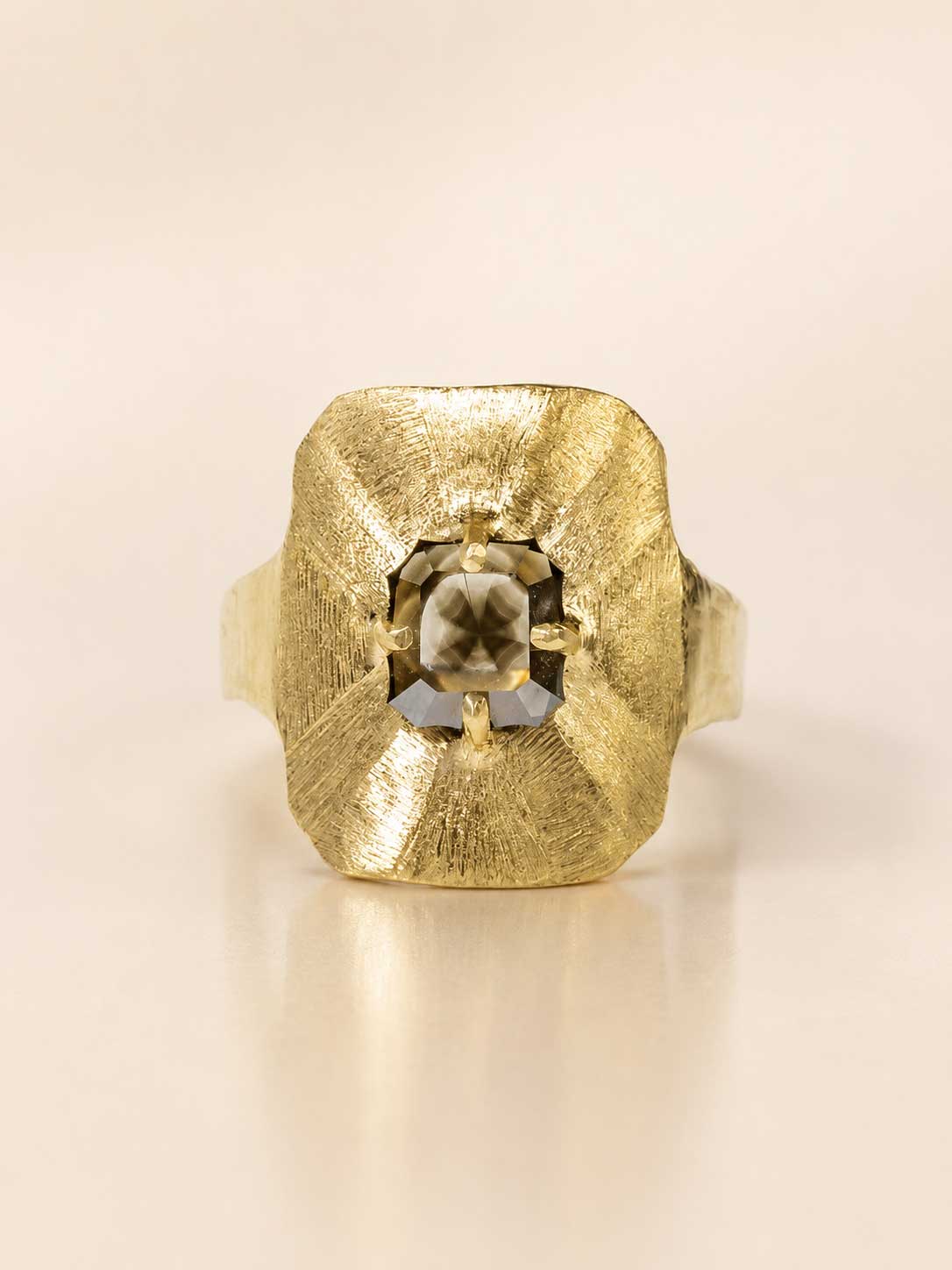 Prsten z 18k zlata se vzácným asterizovaným diamantem