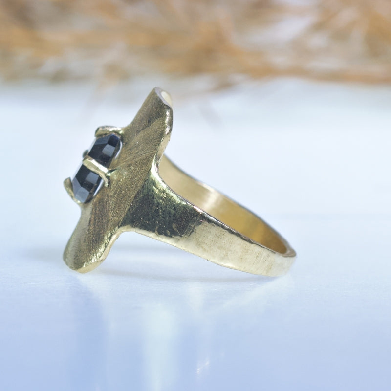 Prsten z 18k zlata s asterizovaným diamantem
