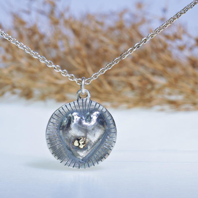 Kulatý amulet srdce menší