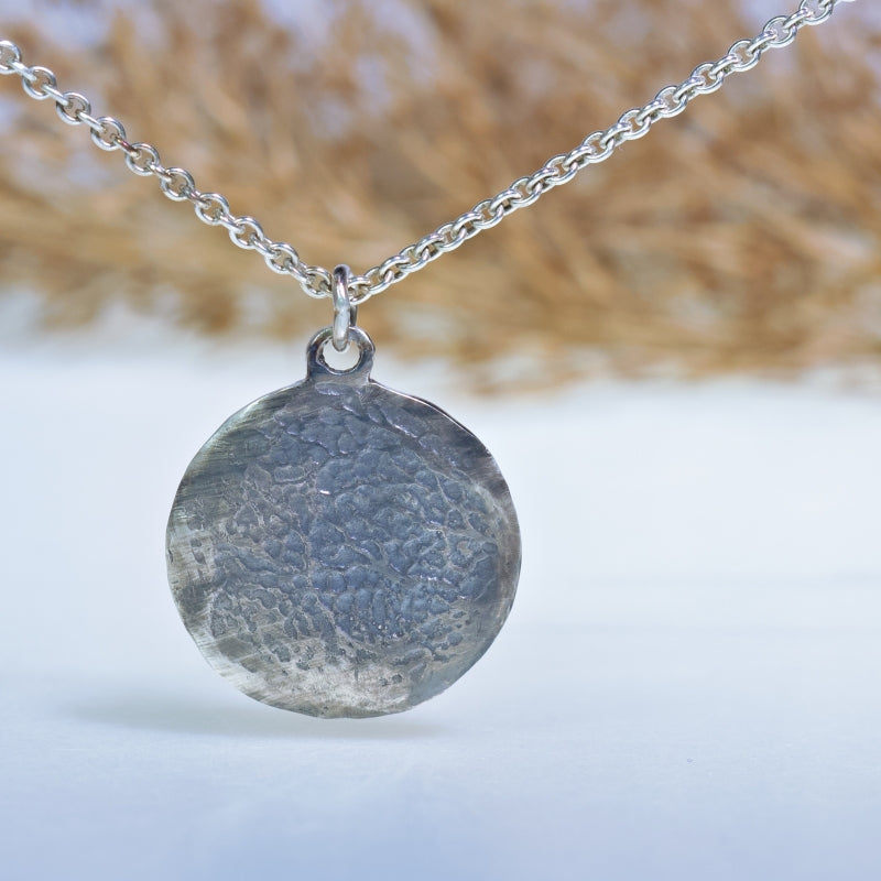 Kulatý amulet srdce menší